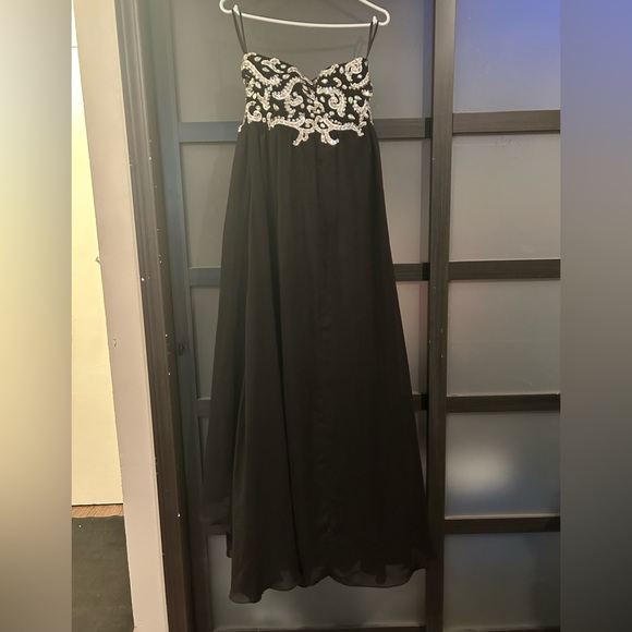 Stunning Evening Gown Size 13/14 - Picture 1 of 8